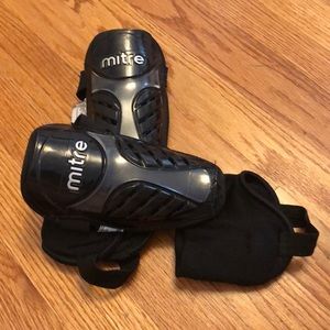 Mitre peewee shin guards